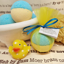 Load image into Gallery viewer, Yorkshire themed bath bomb - (Don't be a) Mardy Bum - Yorkshire gift ideas