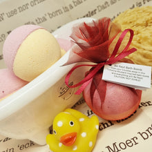 Load image into Gallery viewer, Yorkshire themed bath bomb - Be Reyt - Yorkshire gift ideas