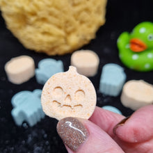 Load image into Gallery viewer, Trick or Treat Mini bath bombs - 10 little mini pumpkins and ghosts - Halloween bath fun!