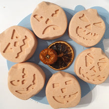 Load image into Gallery viewer, Pumpkin Pals bath bomb - Halloween bath time fun!