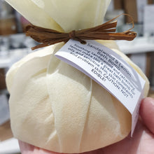 Load image into Gallery viewer, Floral Bath Bomb - Lemon and Sandalwood