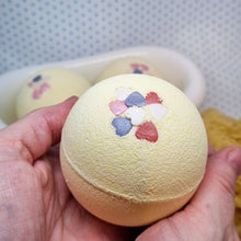 Load image into Gallery viewer, Champagne Kisses Bath Bomb - Luxury Bathing Range