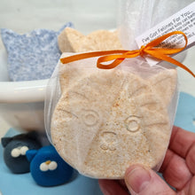 Load image into Gallery viewer, I've Got Felines For You Bath Bomb - Cat shaped Bath Bomb - puns - cat lovers