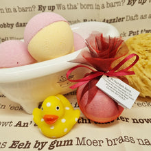 Load image into Gallery viewer, Yorkshire themed bath bomb - Be Reyt - Yorkshire gift ideas
