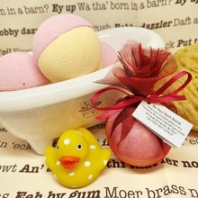 Load image into Gallery viewer, Yorkshire themed bath bomb - Be Reyt - Yorkshire gift ideas
