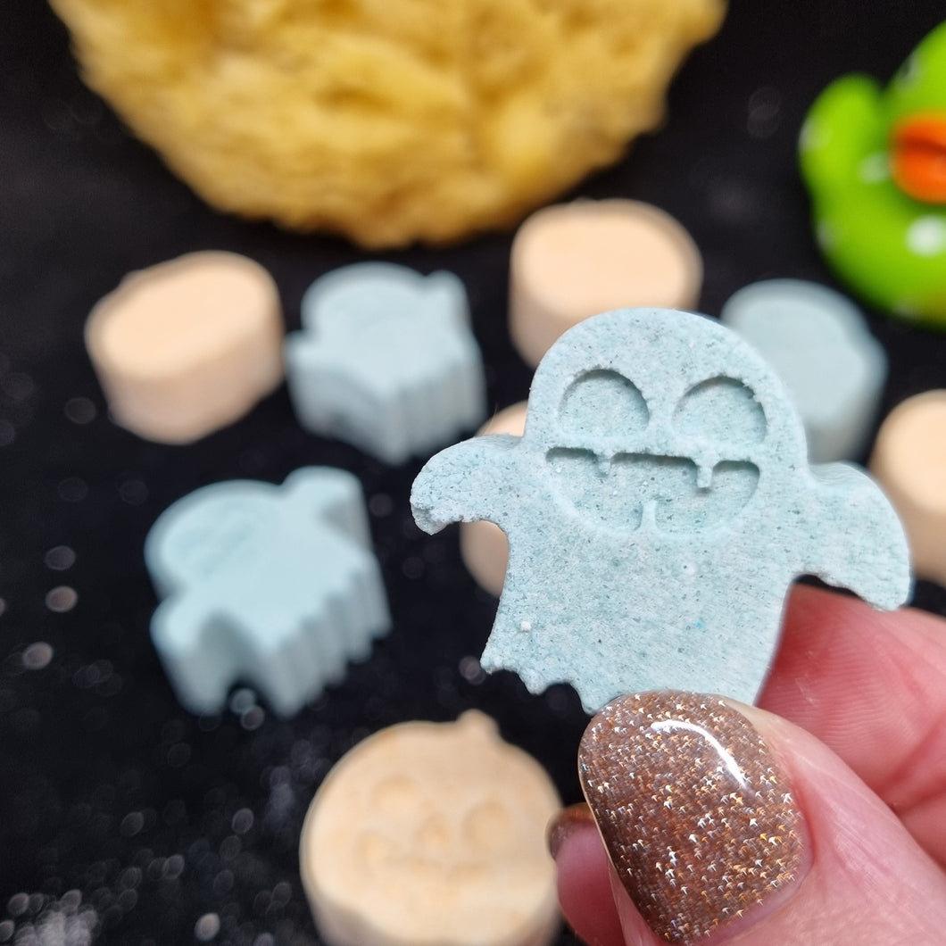 Trick or Treat Mini bath bombs - 10 little mini pumpkins and ghosts - Halloween bath fun!