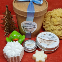 Load image into Gallery viewer, Berry Christmas! Gift Set - Festive Pampering Gift Set - Christmas Gift
