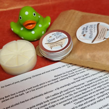 Load image into Gallery viewer, It&#39;s Be-GIN-ning to look a lot like Christmas Gift Set - Festive Bath and Body Letterbox Gift Set - Christmas Gift for Gin Lovers
