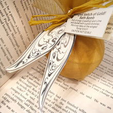 Load image into Gallery viewer, Winged Snitch of Gold - Magical bath bomb
