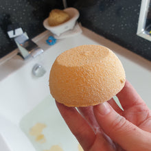 Load image into Gallery viewer, Floral Bath Bomb - Lemon and Sandalwood
