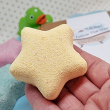 Load image into Gallery viewer, Follow That Star - Festive Bath Bomb Letterbox Gift Set - Christmas Stocking Filler
